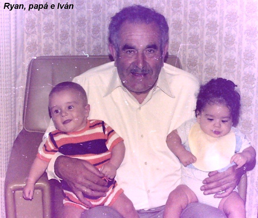 An older man holding two babies; the photo is labelled Ryan, papá e Iván